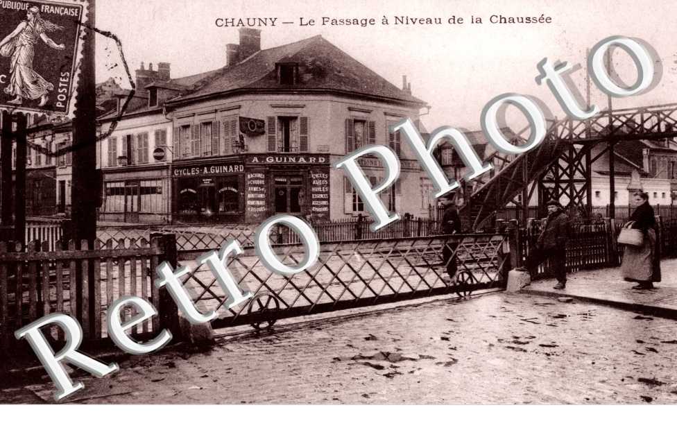 Le Passage a niveau de la Chaussee