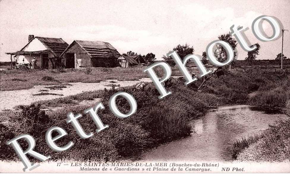 maisons de "guardians" et plaine de la camargue