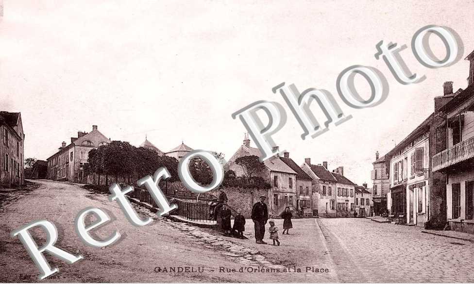Rue d'Orleans et la place