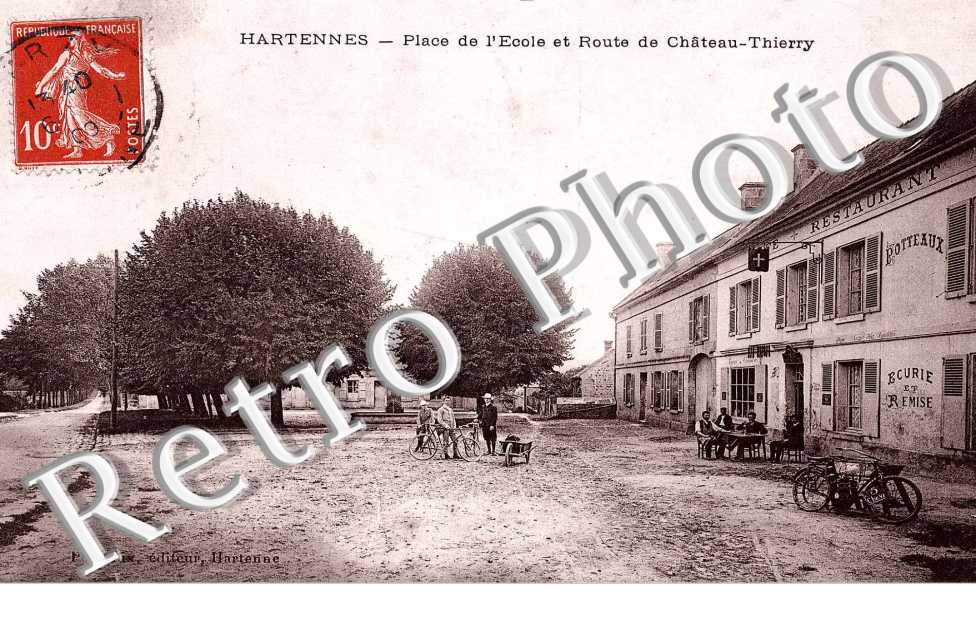 Place de l&#039;ecole et route de Chateaux Thierry