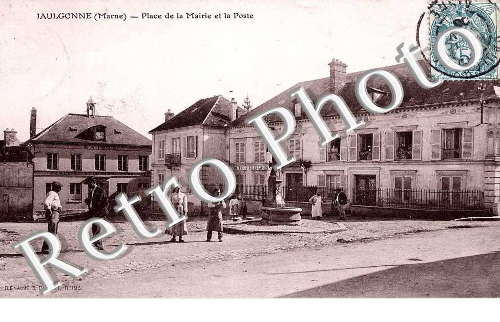 Place de la mairie et la poste