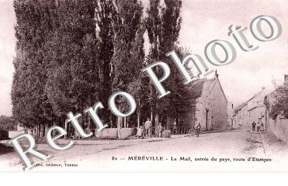 le mail entree du Pays Route d'Etampes