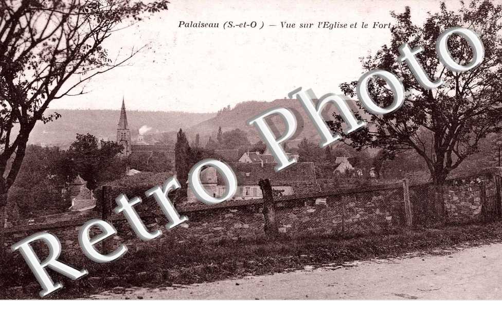 vue sur l'eglise et le fort
