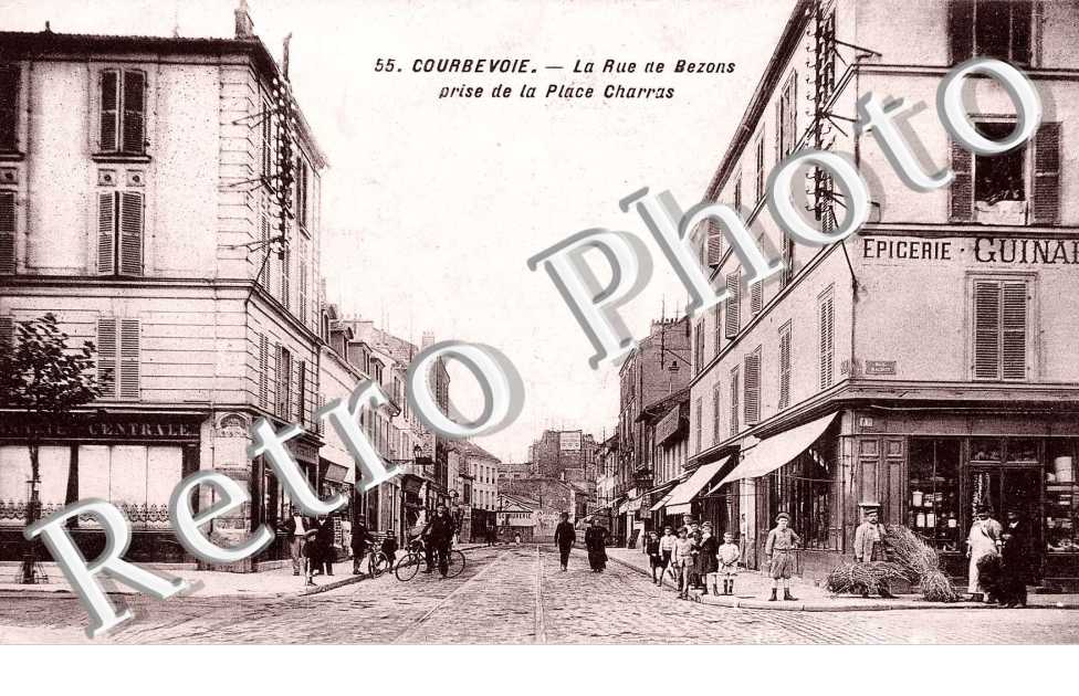 La rue de Bezons depuis la place Charras