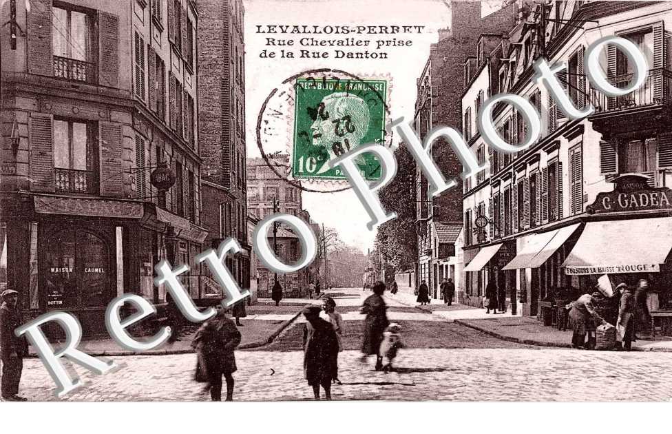 Rue Chevalier prise de la rue Danton