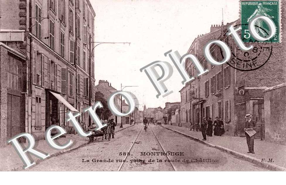 Grande rue prise de la route de Chatillon