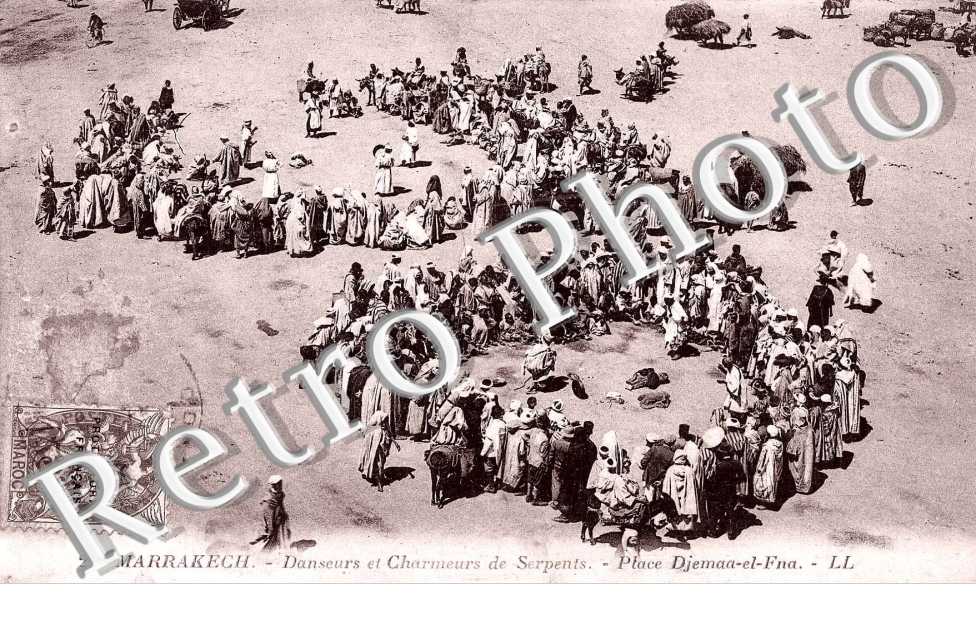 place djemaa el Fna  Danseurs et charmeurs de serpents