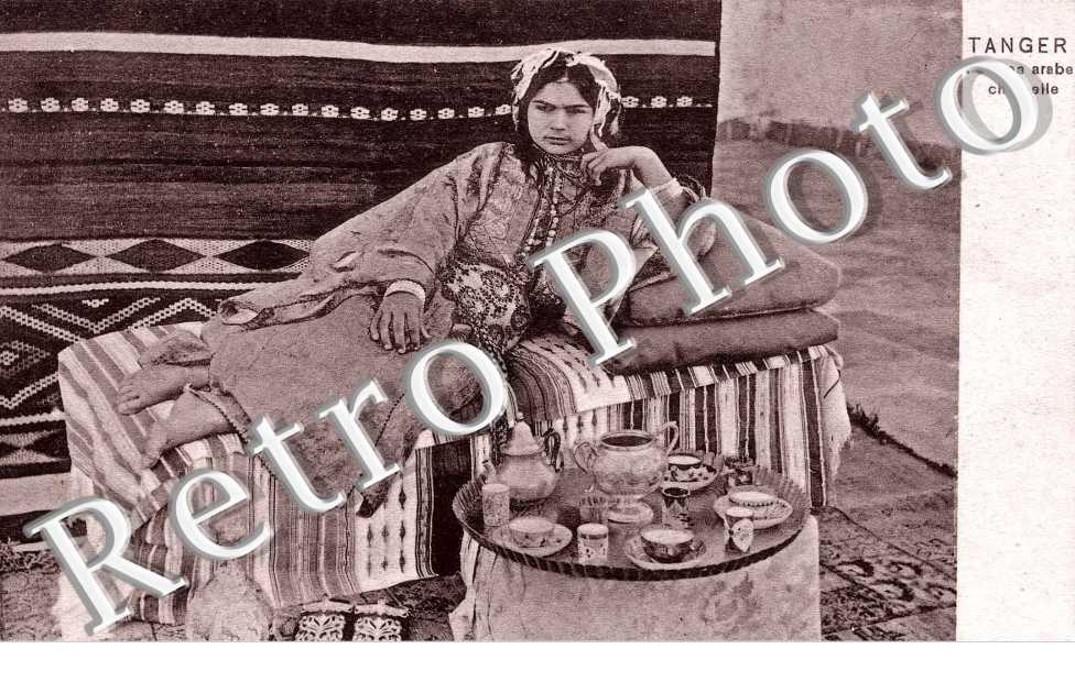 Femme arabe chez elle