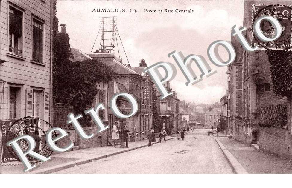 Poste et Rue Centrale