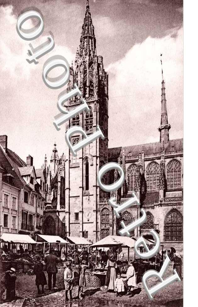 la place du marche et l&#039;eglise Notre Dame