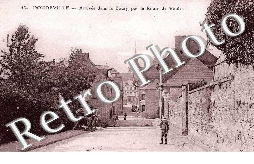 Arrivee dans le bourg par la route de Veules
