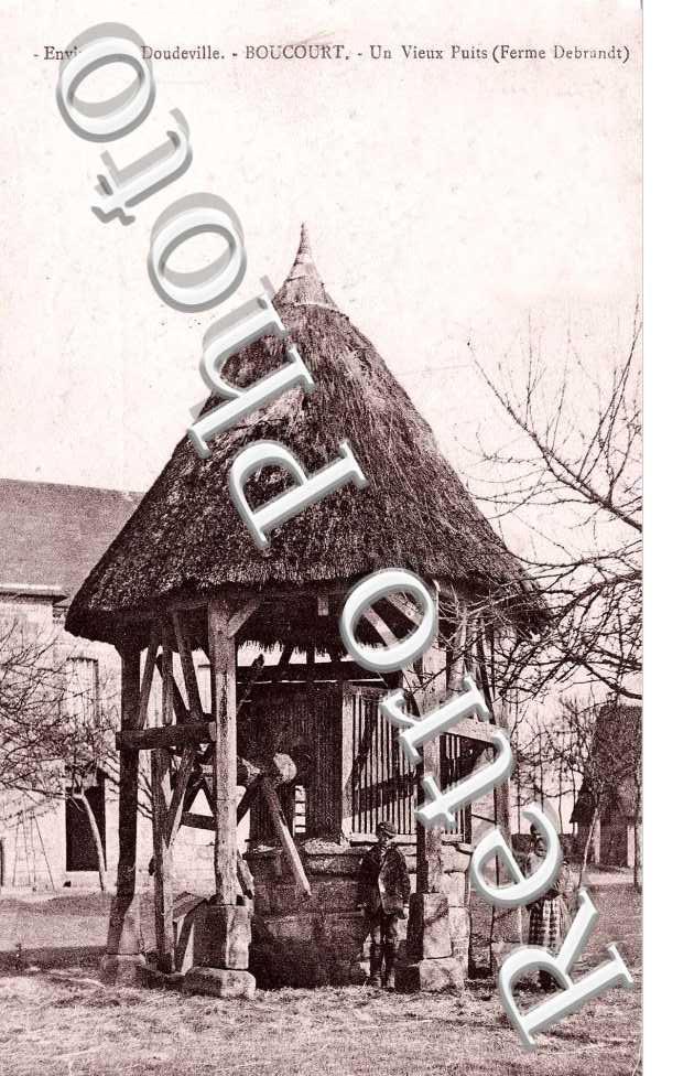 Boucourt - Un vieux puits (Ferme Debrandt)