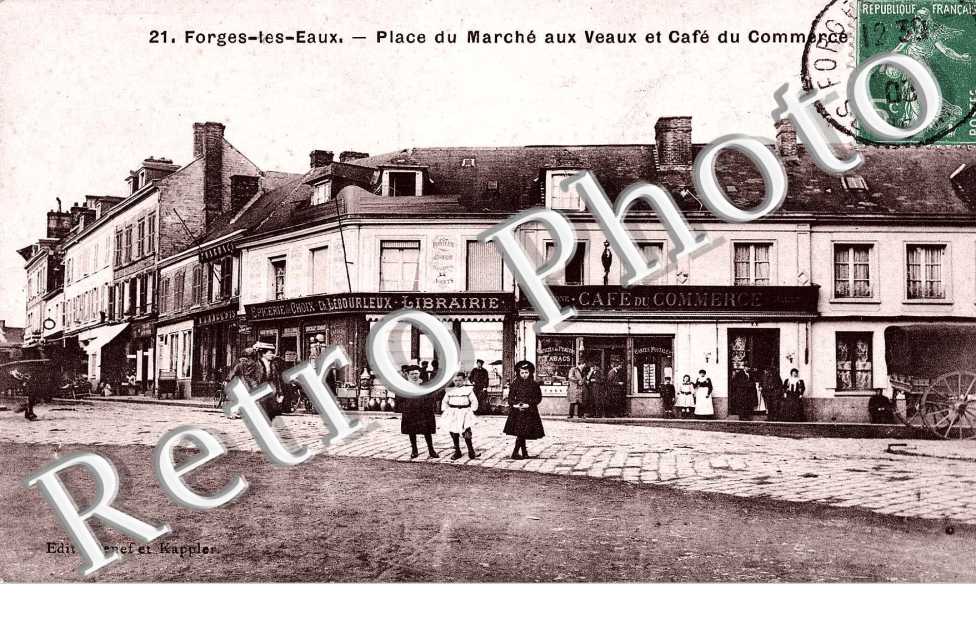 Place du Marché aux Veaux et Café du Commerce