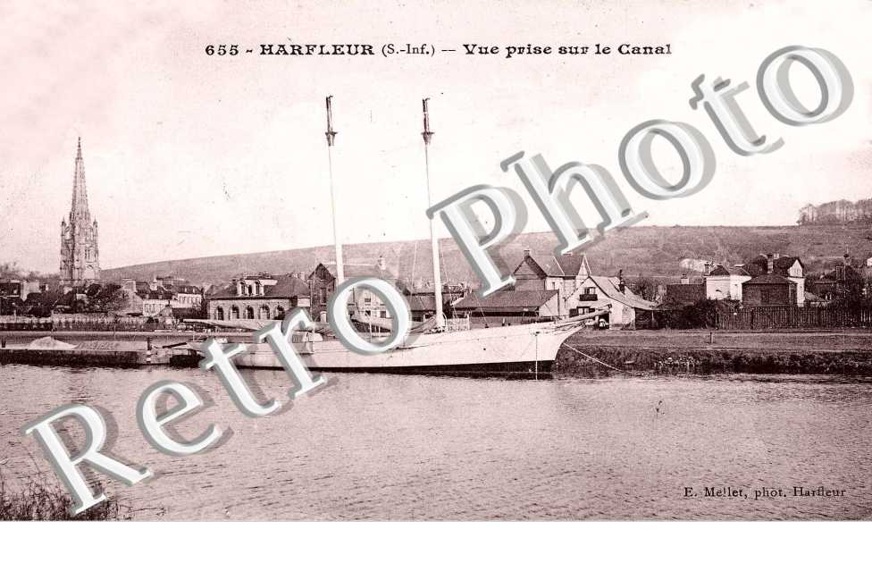 Vue prise sur le canal - bateau