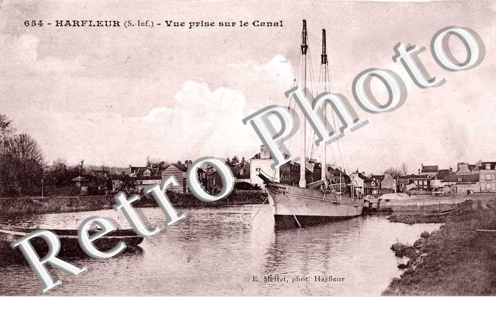 Vue prise sur le canal - bateau