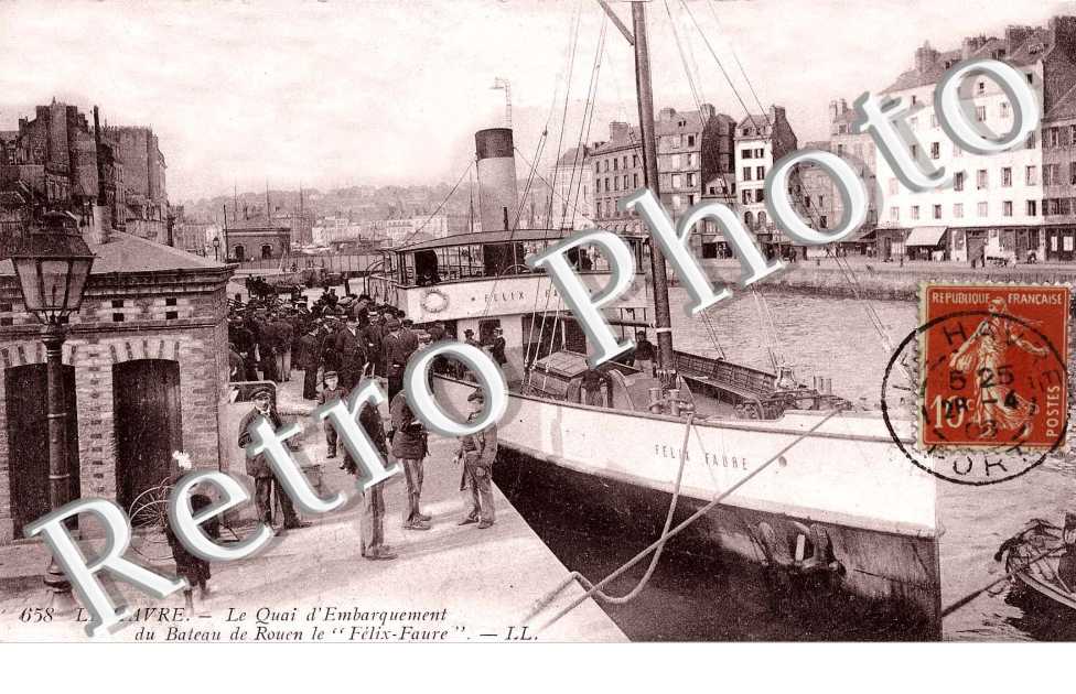 le quai d&#039;embarquement du bateau de Rouen le " Felix faure " (bateau)