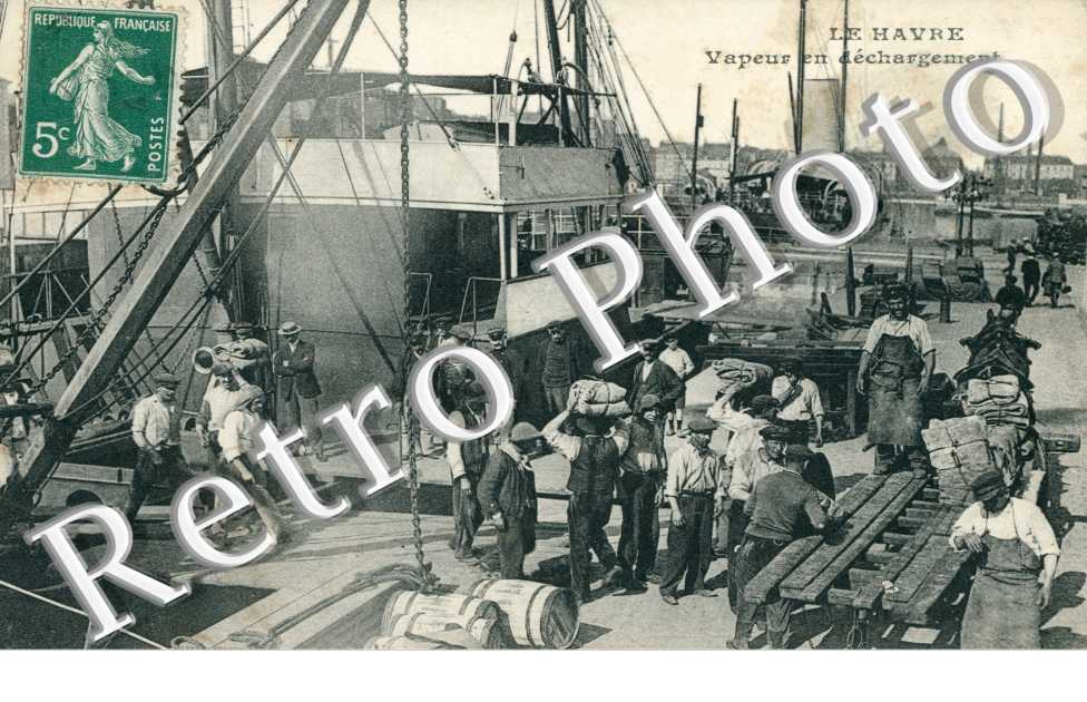 Vapeur en dechargement (bateau)