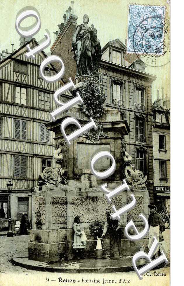 FONTAINE JEANNE D'ARC - Place de la Pucelle
