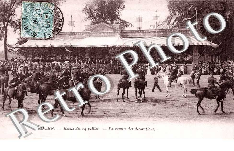 revue du 14 Juillet - la remise des decorations
