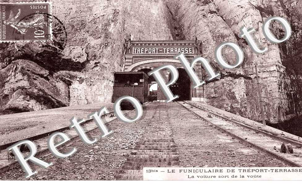 le Funiculaire de Treport-Terrasse la voiture sort de la voute