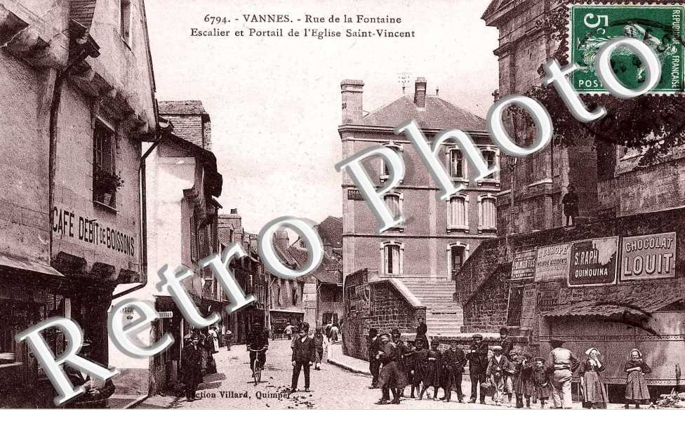 RUE DE LA FONTAINE escalier et portail de l'eglise Saint Vincent