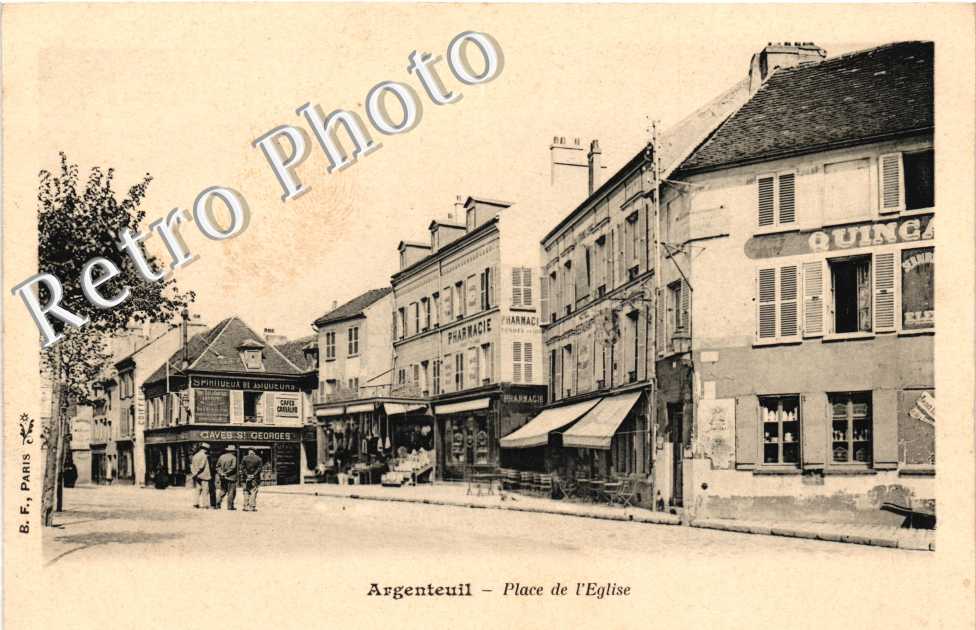 Vue de la place de l&#039;église