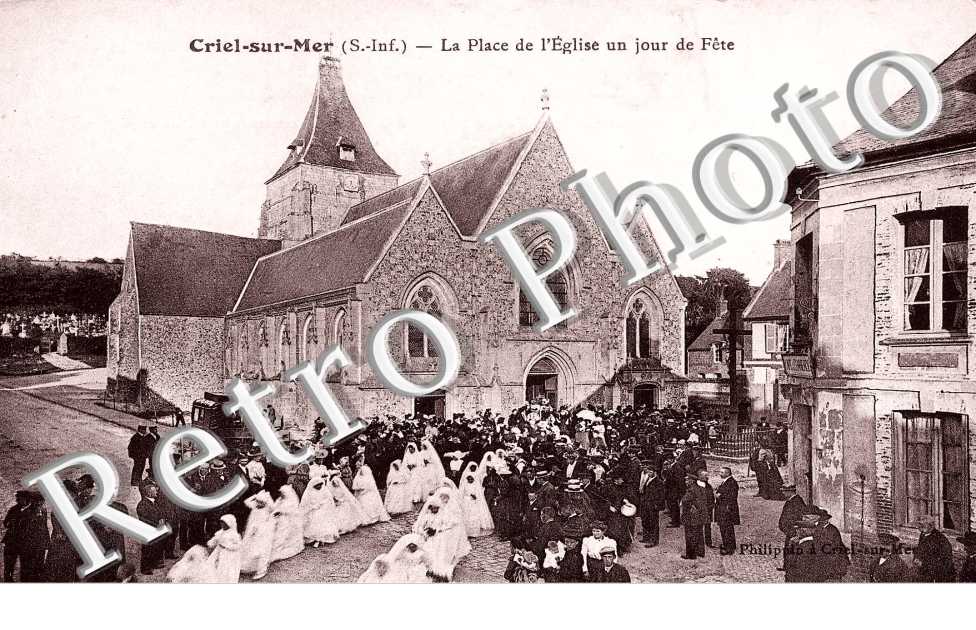 La place de l'Eglise un jour de fete