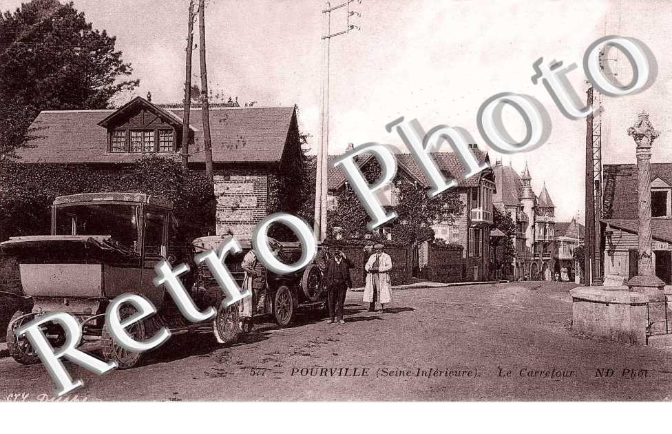 Pourville - Le carrefour - automobile