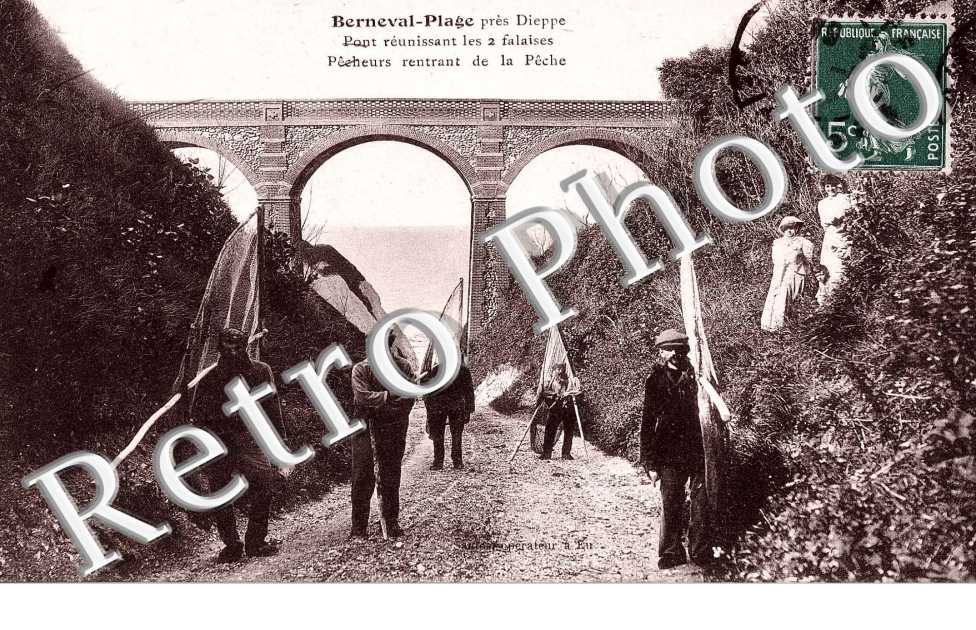 Pecheurs rentrant de la peche - plage - Pont