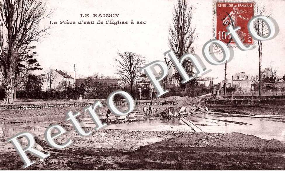 La piece d&#039;eau de l&#039;eglise a sec