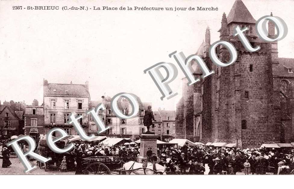 Place de la Prefecture un jour de marche