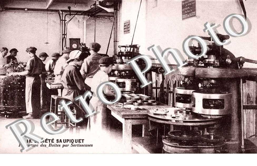 Societe saupiquet, fermeture des boites par sertisseuses