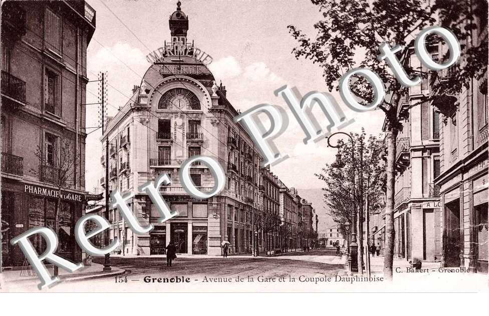 Avenue de la gare et la coupole Dauphinoise