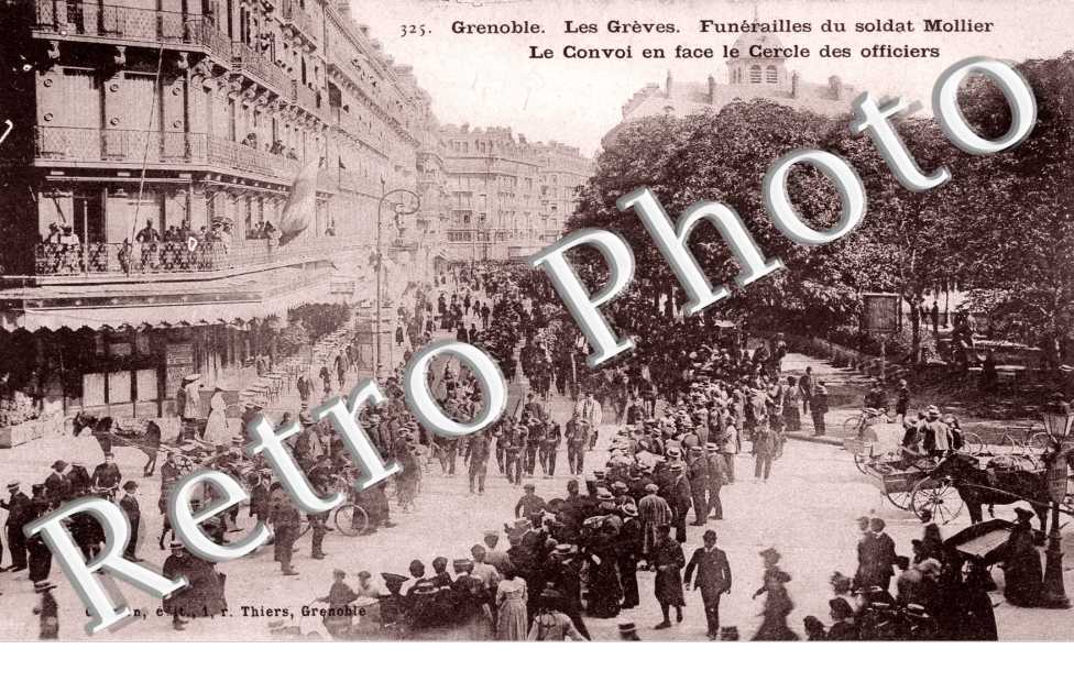 les greves - funerailles du soldat Mollier - le convoi en face le cercle des officiers