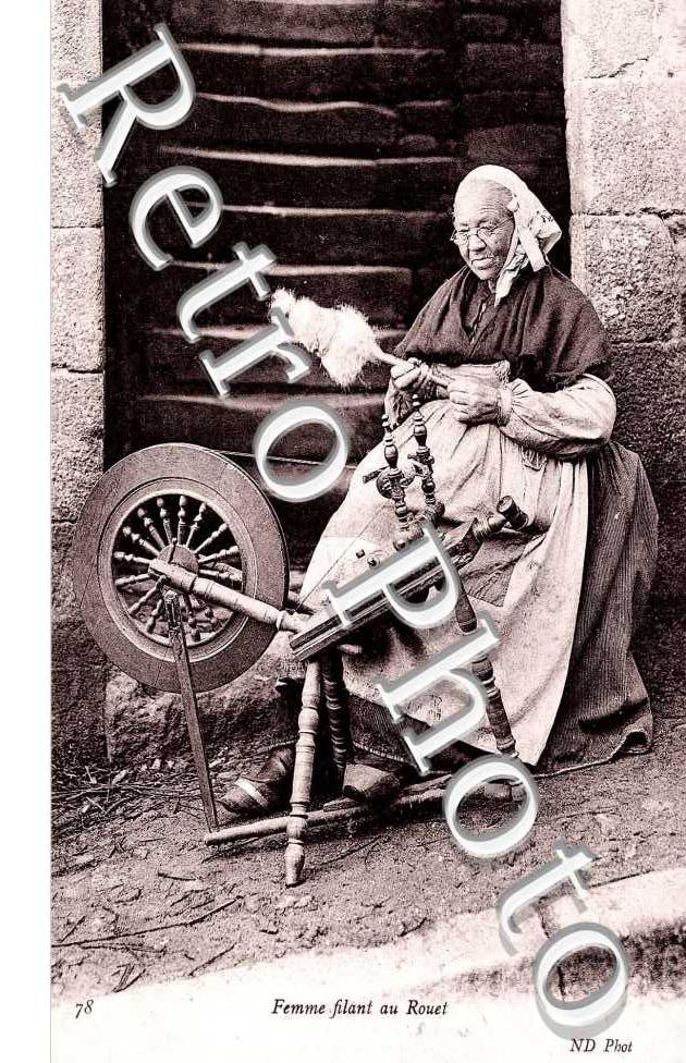 Femme filant au Rouet