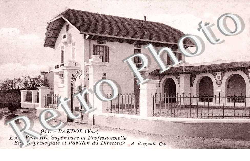 Ecole primaire superieure et professionnelle. Entree principale et Pavillon du Directeur