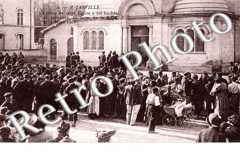 porte de l'eglise hachee et enfoncee au nom de la loi le 7 mars 1906 - (histoire)