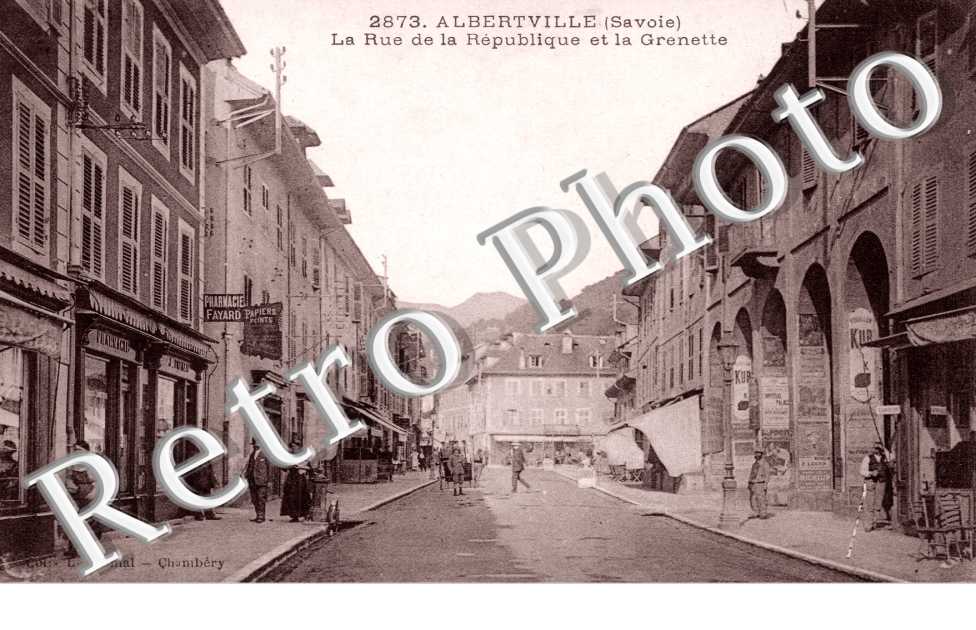 La Rue de la République et la Grenette
