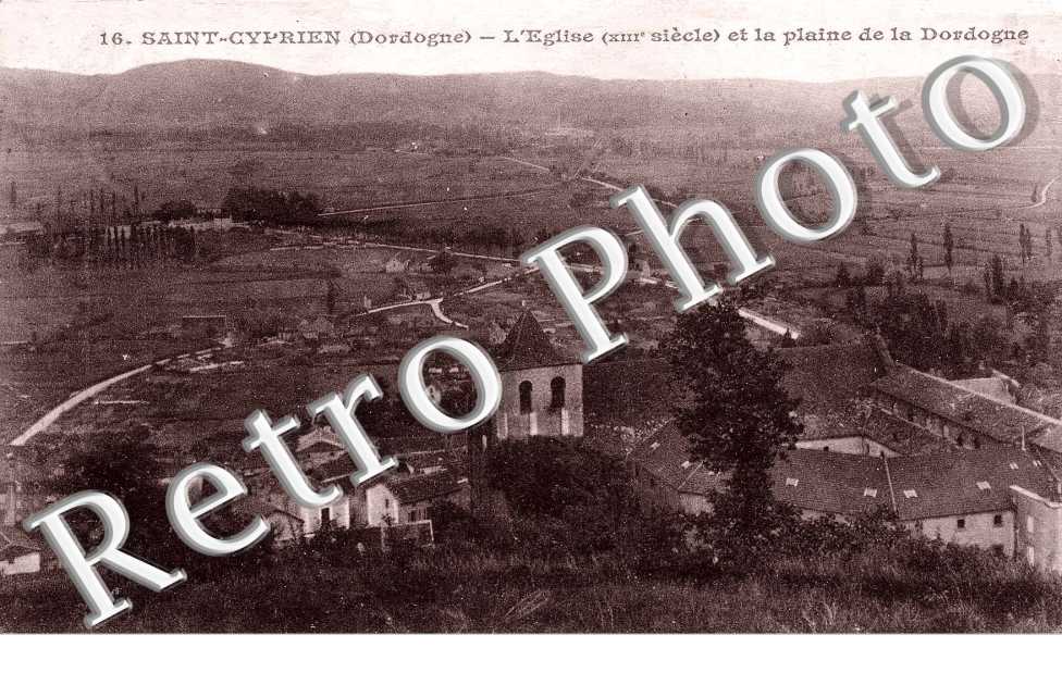 L&#039;eglise et la plaine de la Dordogne