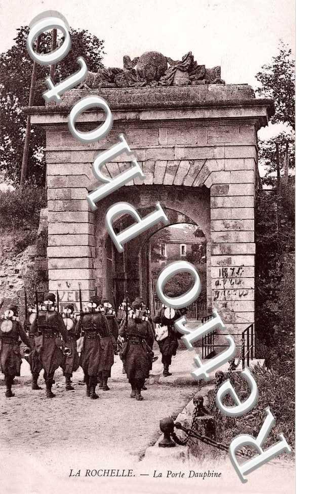 la porte dauphine (soldats)