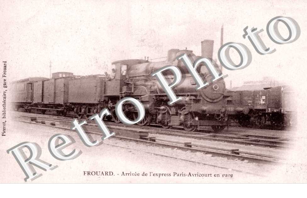 arrivee de l'express Paris Avricourt en gare