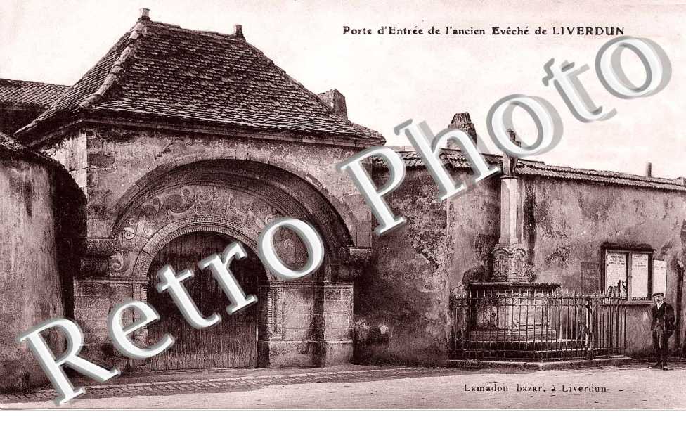 Porte d'entrée de l'ancien Eveché