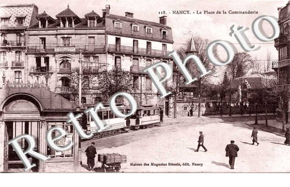 La place de la Commanderie -  tour de la Commanderie Saint-Jean-du-Vieil-Aitre