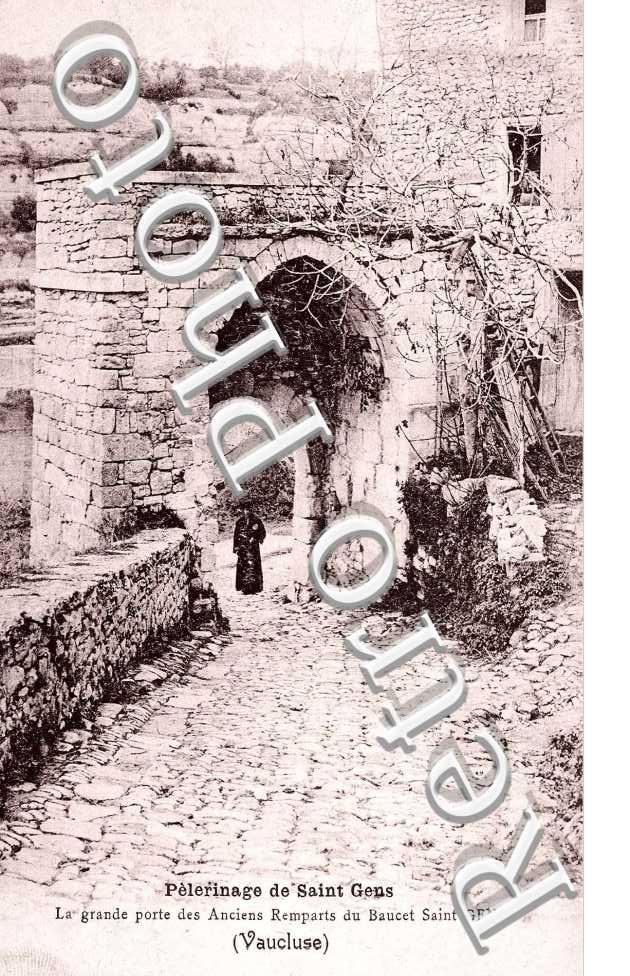 pelerinage de Saint Gens, la grande porte des anciens repaires du Baucet Saint Gens