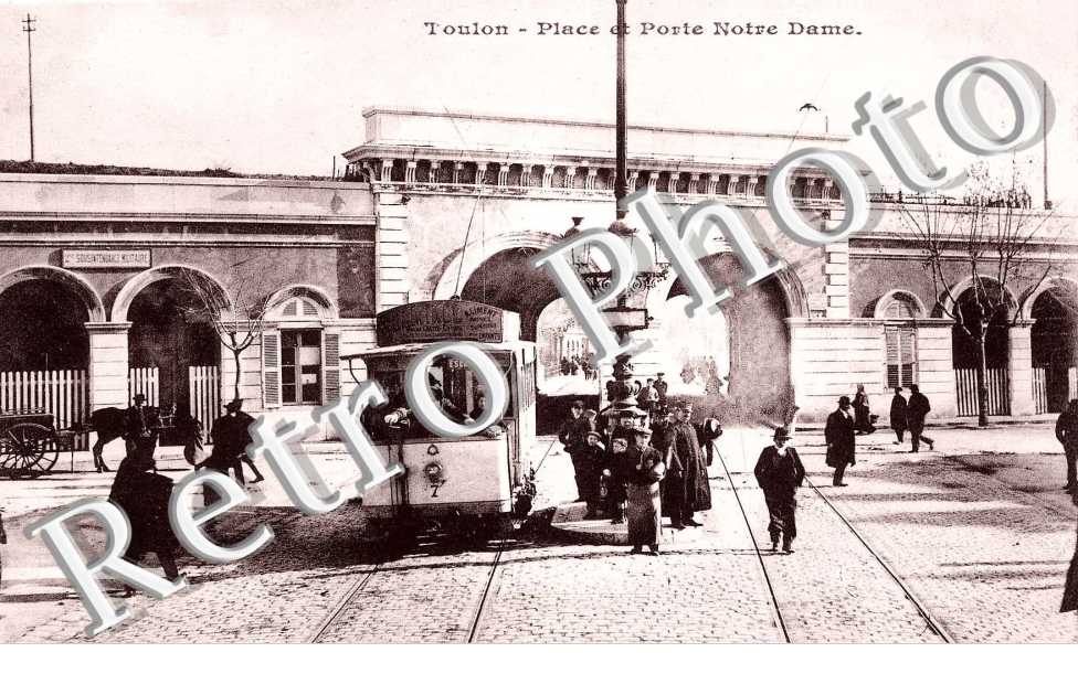 Place et Porte Notre Dame
