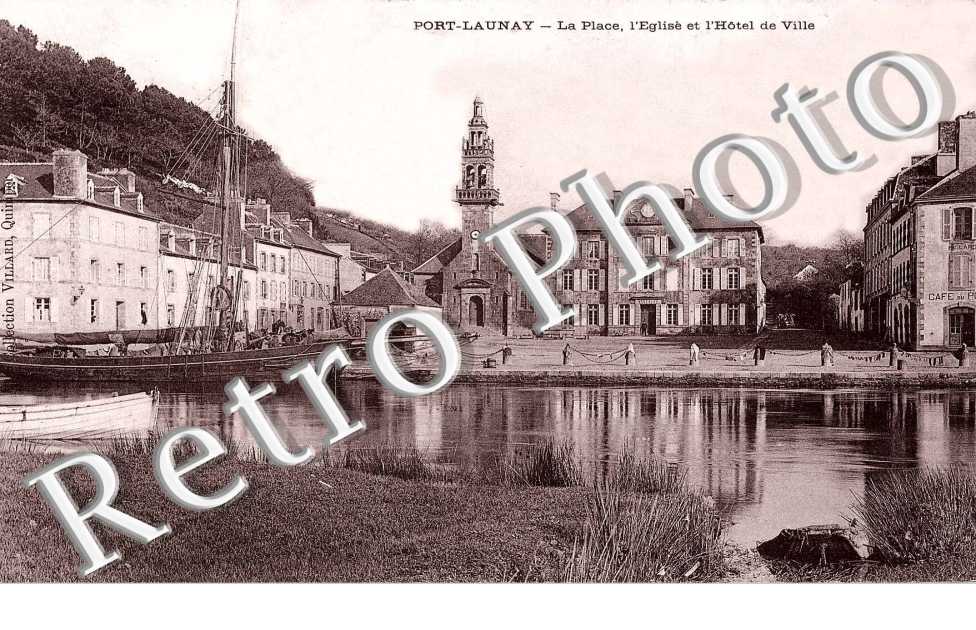 la place, l&#039;eglise et l&#039;hotel de ville