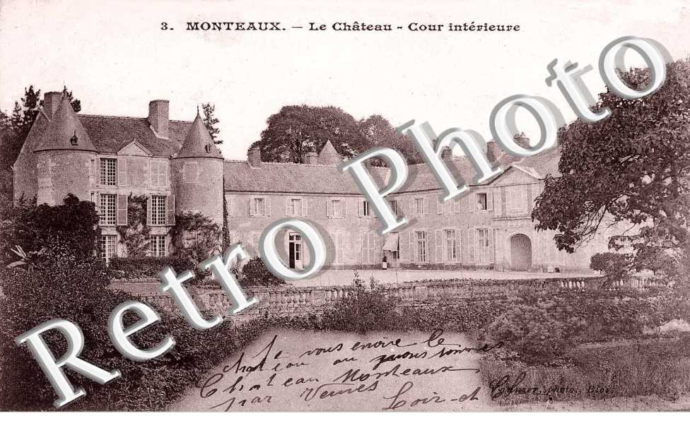 le Chateau - Cour Interieure