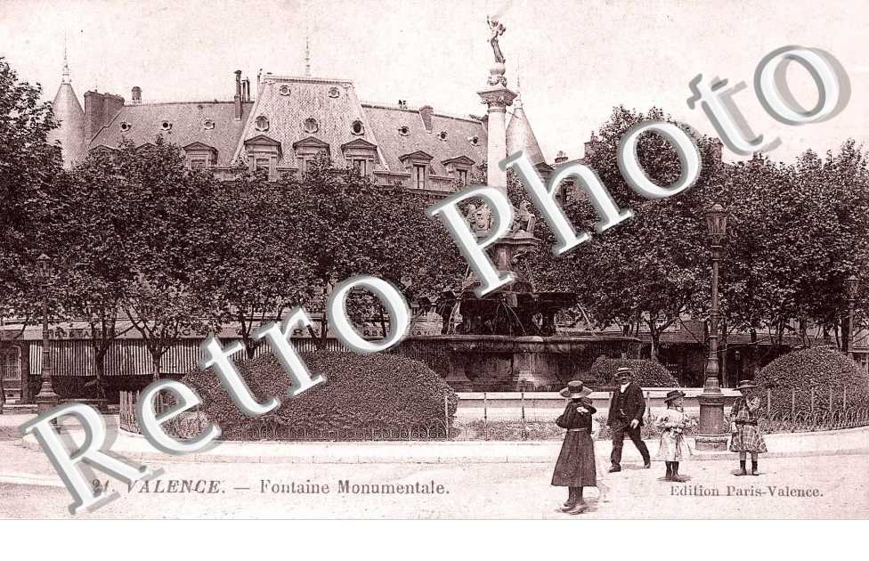 FONTAINE MONUMENTALE