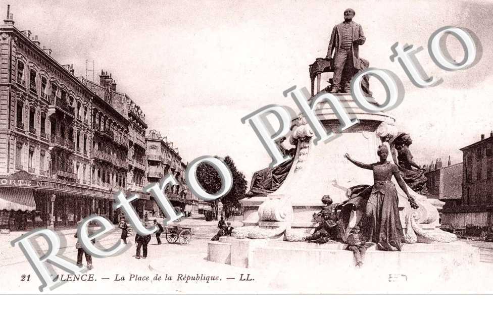 PLACE DE LA REPUBLIQUE