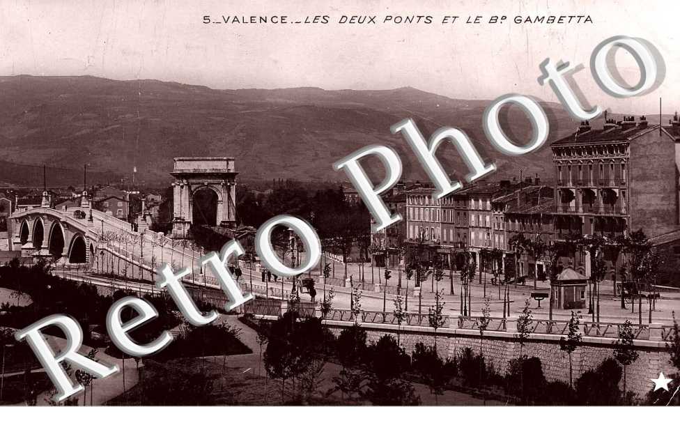 LES DEUX PONTS